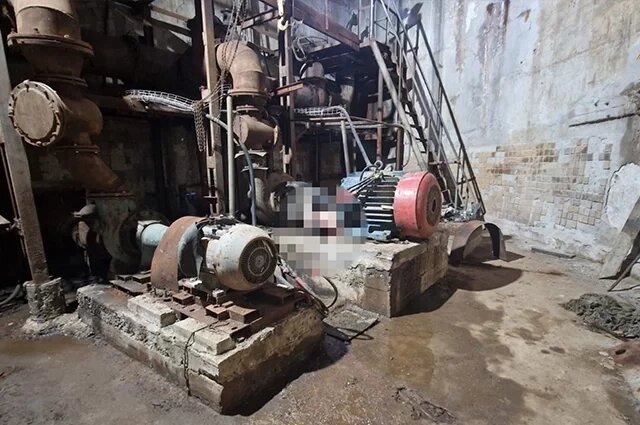    Почему рабочего затянуло с головой в двигатель на водоканале в Астрахани?