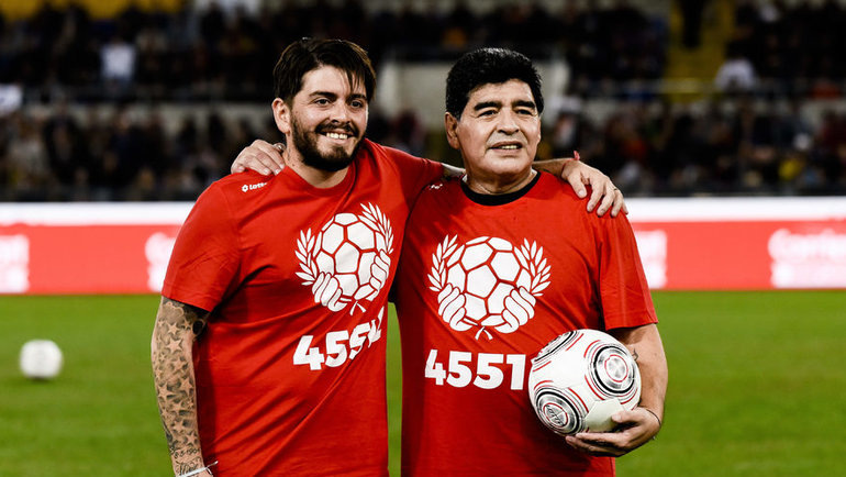    Диего Марадона-младший и Диего Марадона-старший. Global Look Press