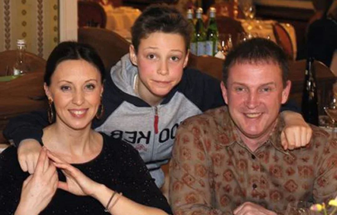 на фото Наталья Сенчукова, Виктор Рыбин и их сын Василий