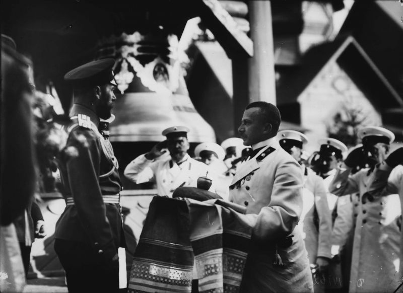 Празднование 300-летия дома Романовых. Император Николай II принимает хлеб-соль. 19 - 20 мая 1913. Центральный государственный архив кинофотофонодокументов Санкт-Петербурга