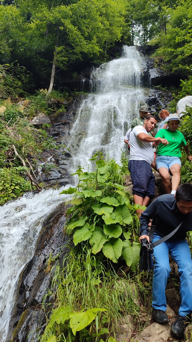 На водопаде "Тюльпан"