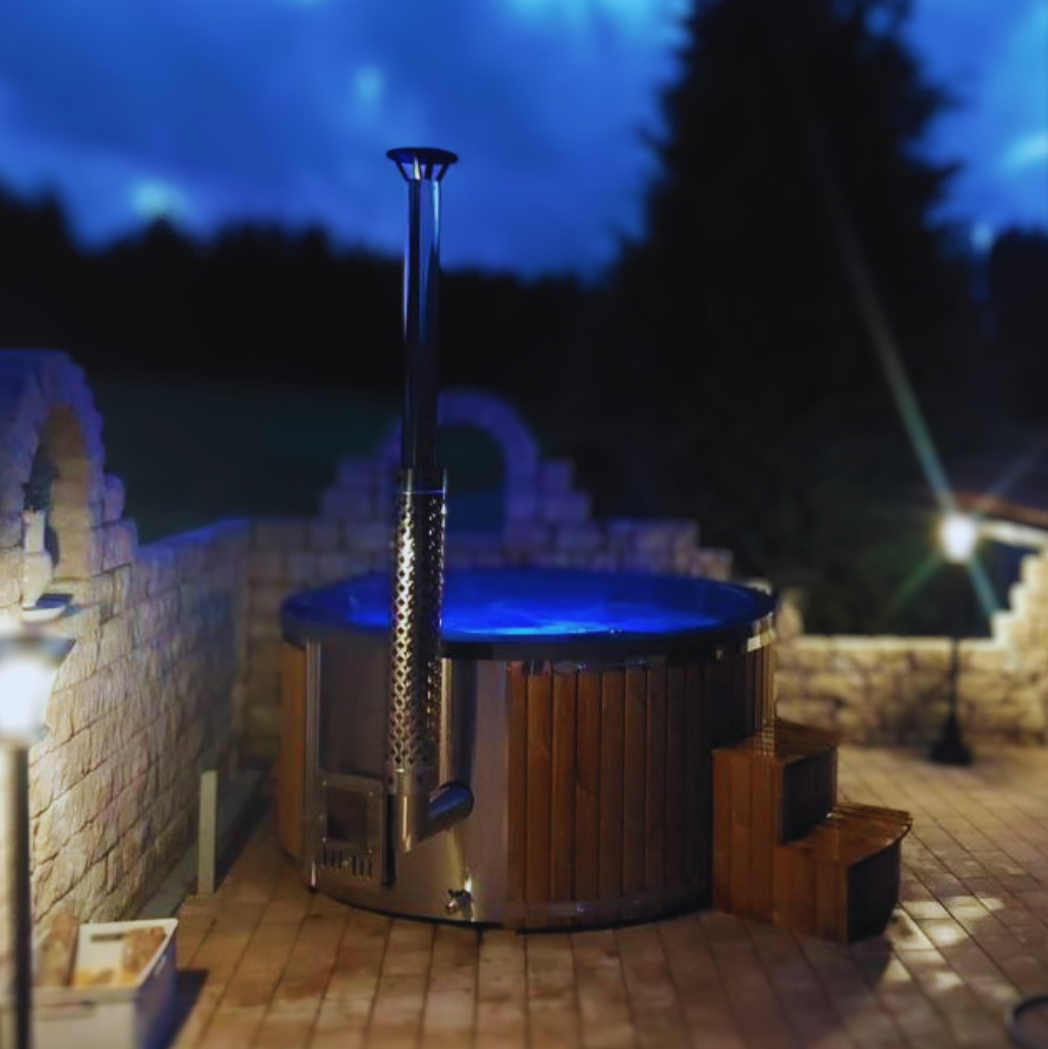 Главным продуктом Whirlux являются гидромассажные ванны диаметром 2 метра