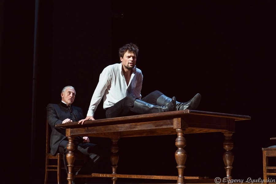 Д. Козловский в спектакле фото из открытых источников 