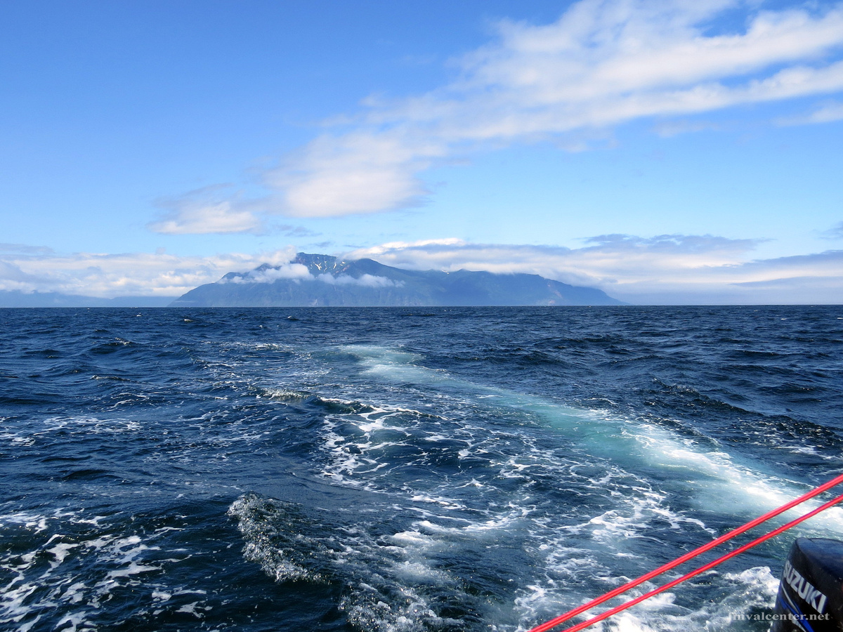 Вид на Итуруп из пролива Фриза