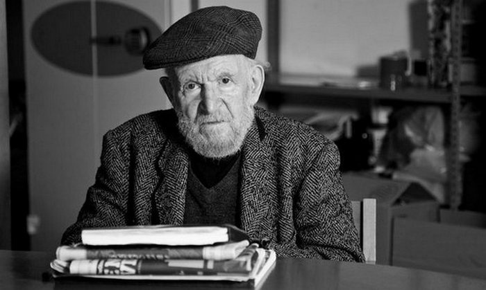 Густав Мецгер — немецкий и британский художник и политический активист, который разработал концепцию автодеструктивного искусства, а так же направления Art Strike.