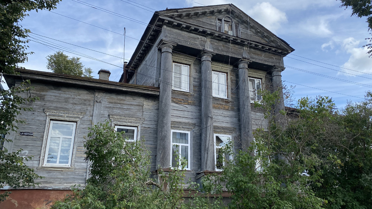 Старинный деревянный особняк в Арзамасе