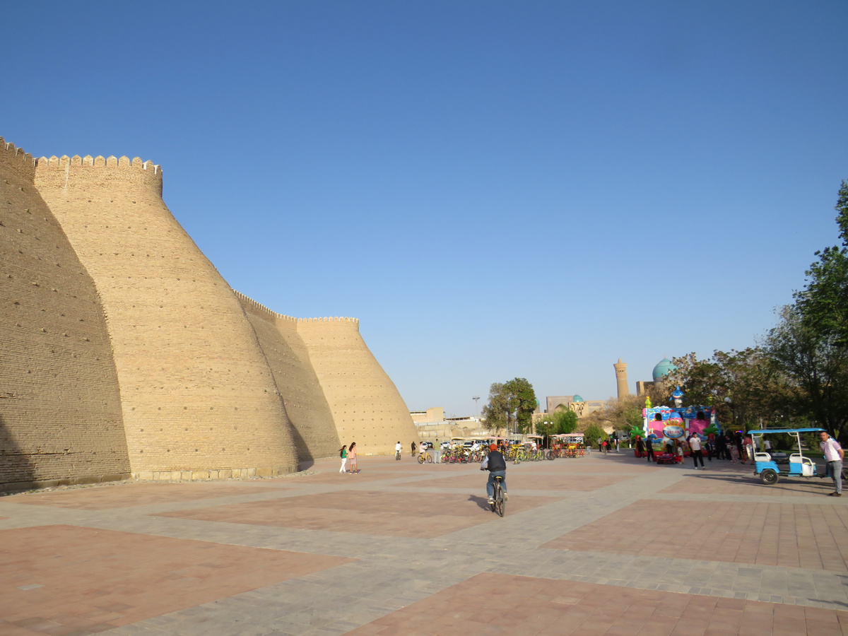 Площадь Регистан в Бухаре