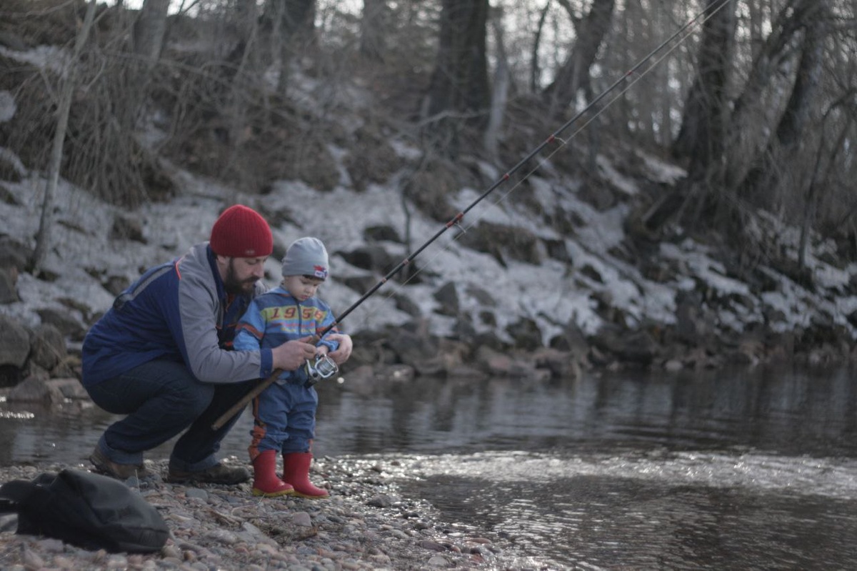 Это я с сыном на рыбалке.