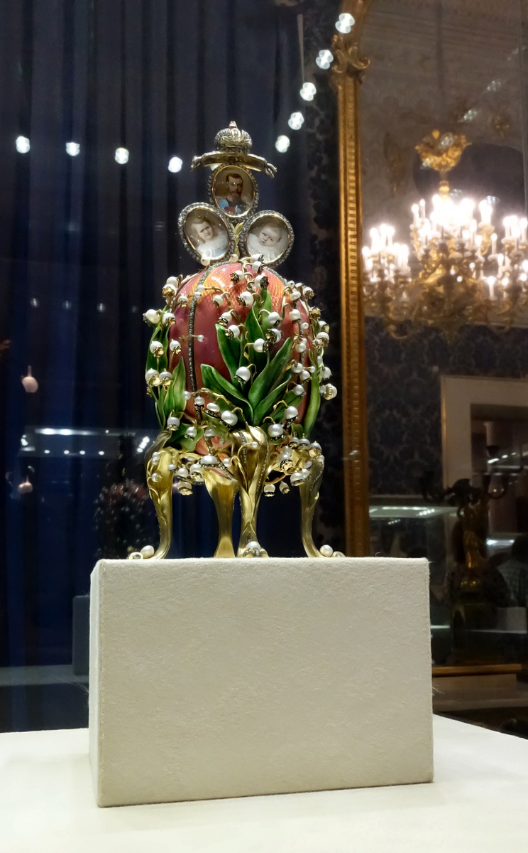 Пасхальное яйцо «Ландыши». Подарок императора Николая II супруге Александре Федоровне на Пасху 1898 года. Музей Фаберже, Санкт-Петербург. Россия. Фото автора.