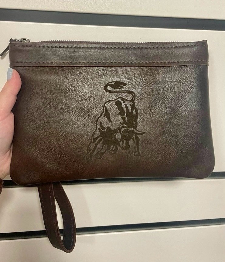 Любые изображения на изделиях из кожи можно сделать с помощью пресса. Такой интересный заказ выполнили для Стаса — очень брутально😎