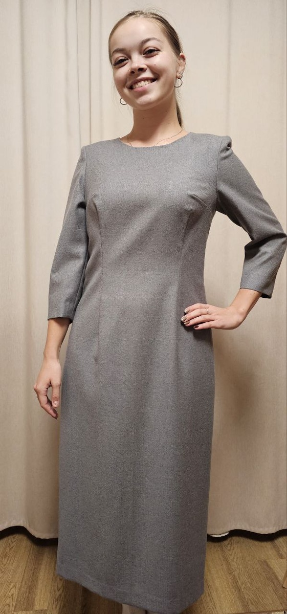 Пока платье отшивалось и потом ожидало хозяйку, внучка из-за большой нагрузки похудела.