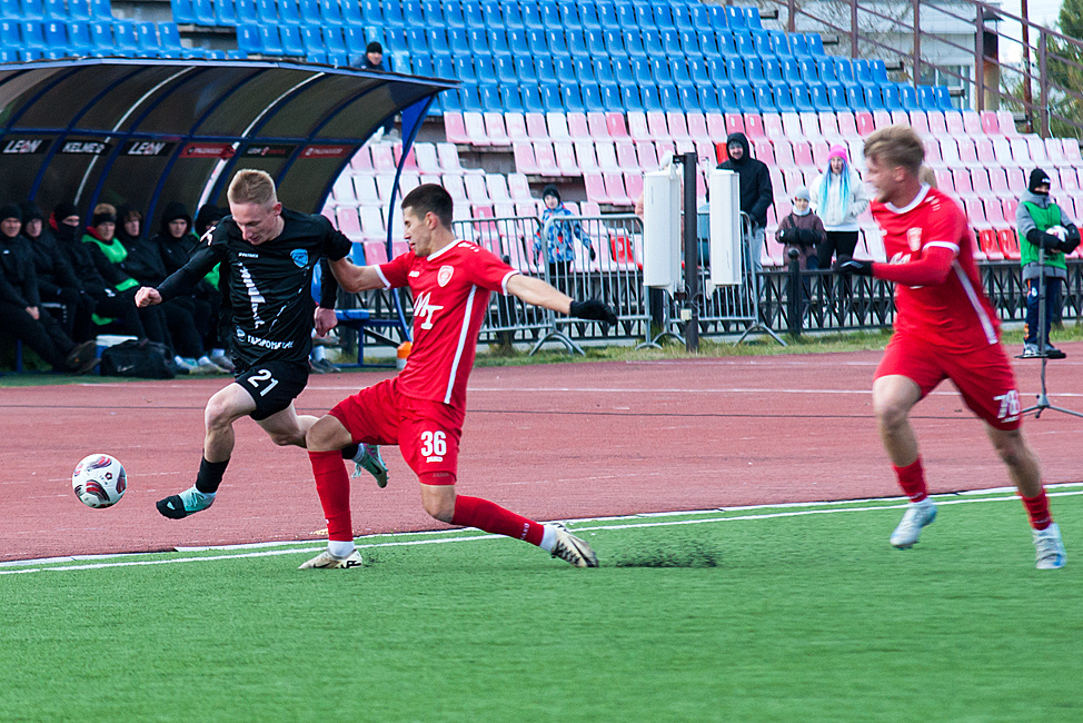 №21 Максим Батраков рвется к воротам «Спартака».