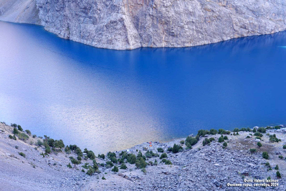 Вид на озеро Большое Алло с горных вершин. Сентябрь 2024.