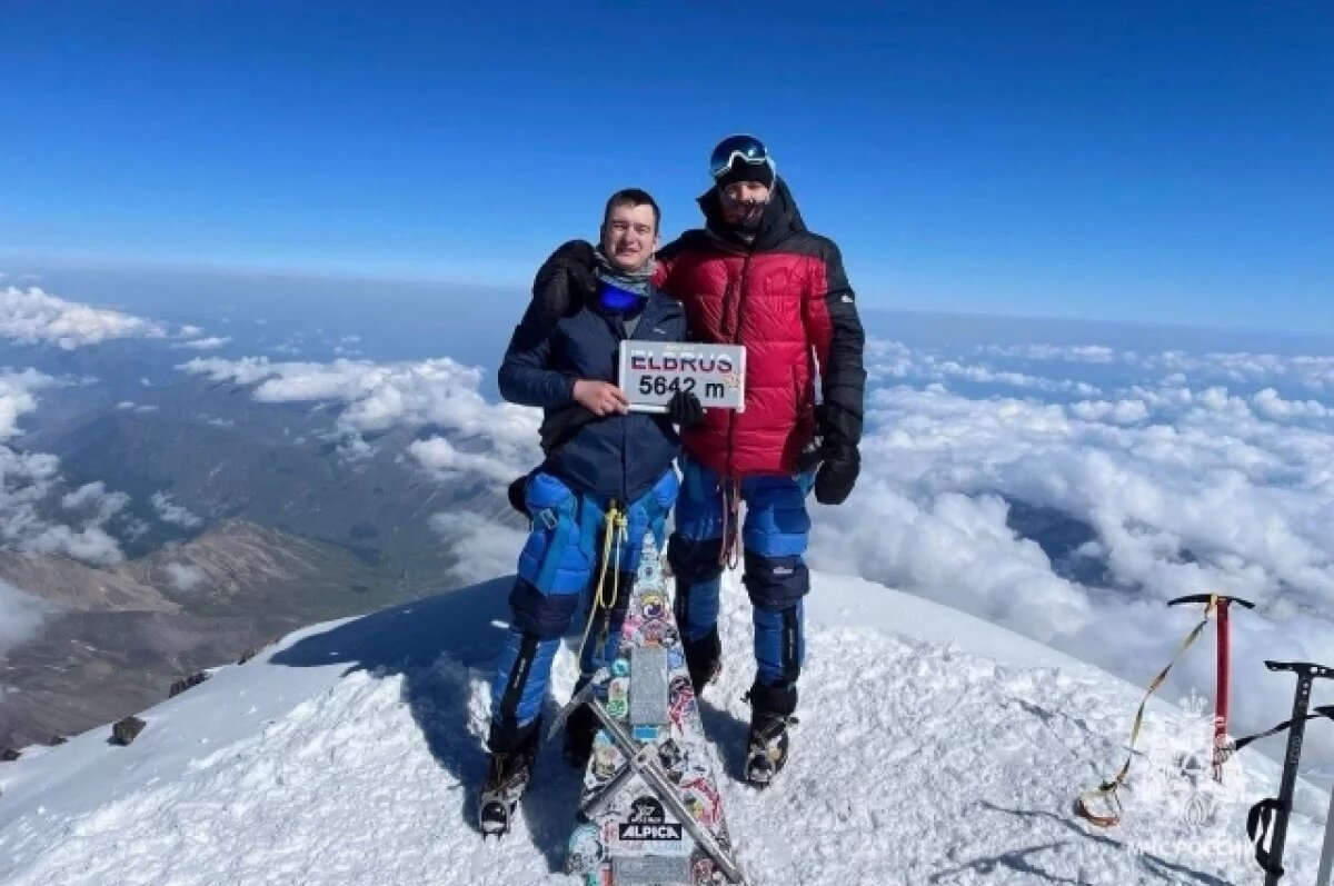    Двое томских пожарных взошли на самую высокую гору Европы