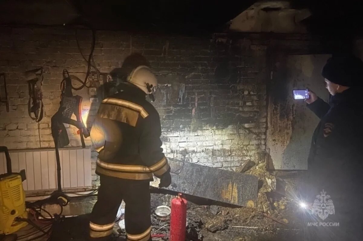    Житель Красноярского края едва не задохнулся в загоревшемся гараже