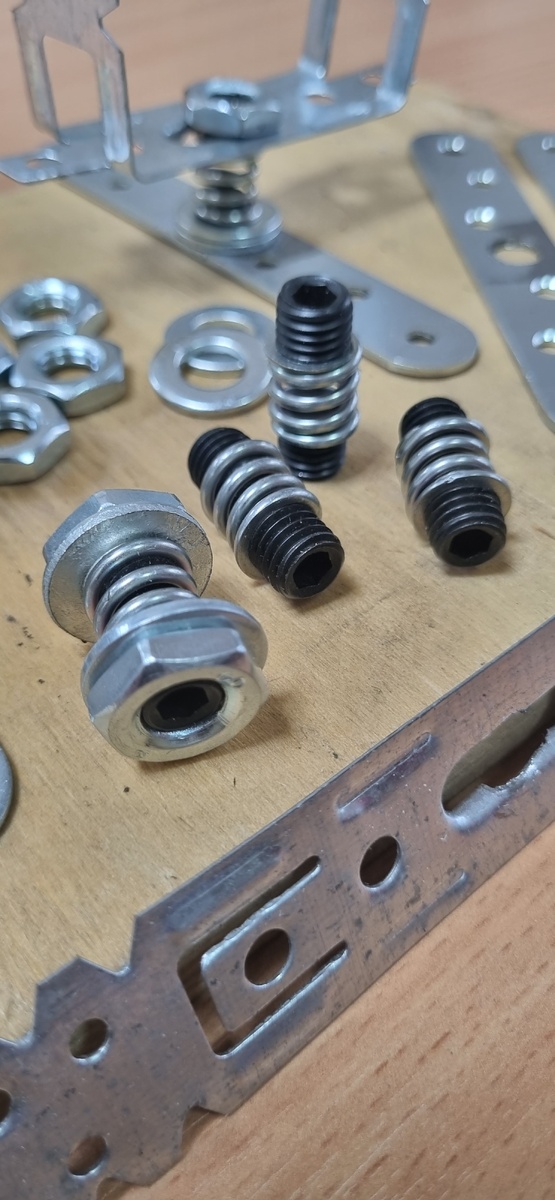 Виброизоляторы пружинные М10