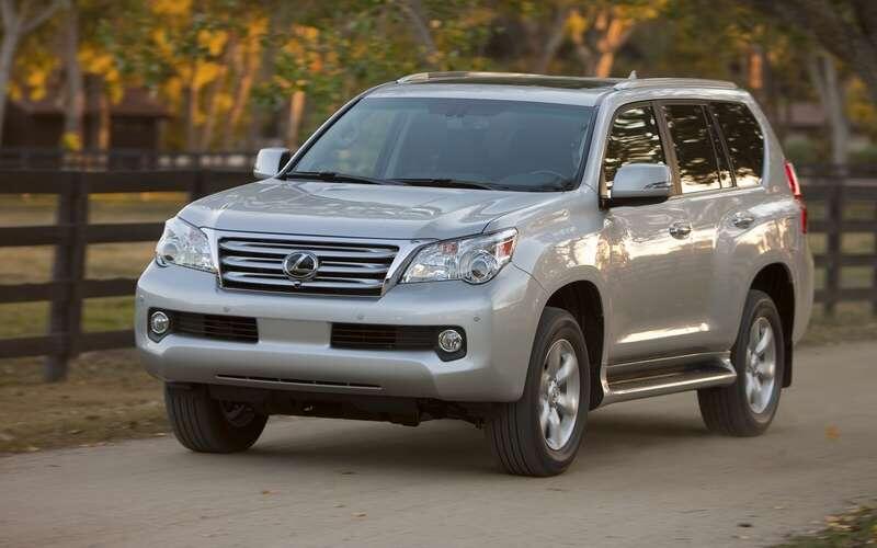    Треть машин – в возрасте 12-13 лет, а их пробег превышает 250 тысяч км, но выбрать есть из чего. Lexus – это премиум-сегмент, цена «кусается»: дешевле, чем за 2,5 млн рублей, автомобиль не найти даже при пробегах свыше 300 тысяч км.