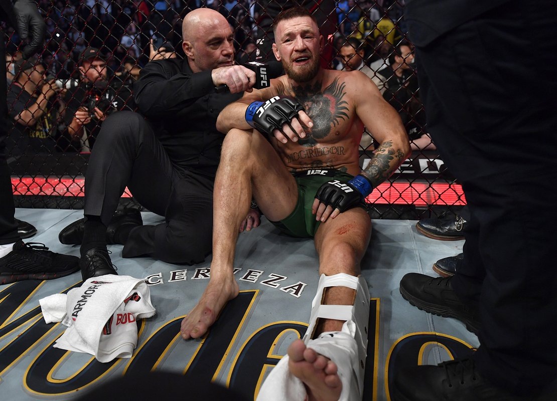 Конор Макгрегор после поражения от Дастина Порье 
Фото: Jeff Bottari / Zuffa LLC / Getty Images