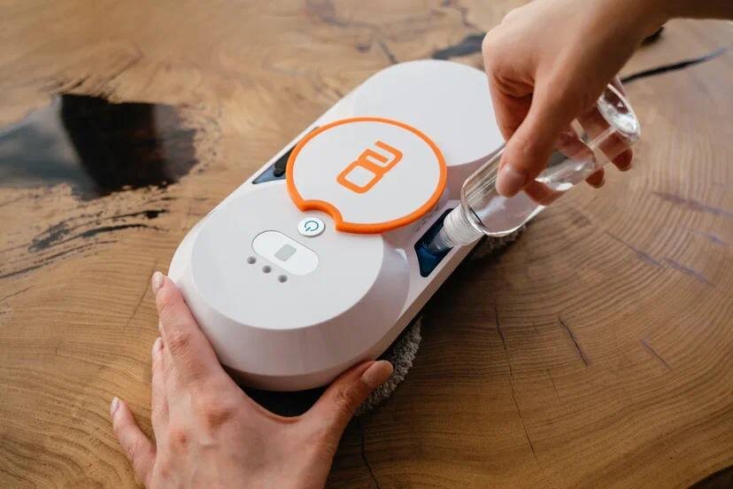 дистиллят — это такая штука, которая не оставляет разводов, потому что в ней нет никаких солей