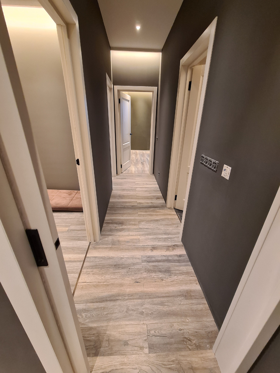 В месте будущего порога нужно не забыть сделать технический зазор 