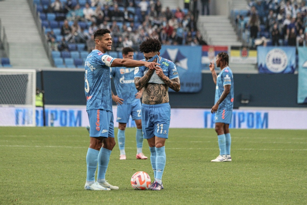    «Зенит» без потерь, Дуглас Сантос легионерАлексей Андрианов