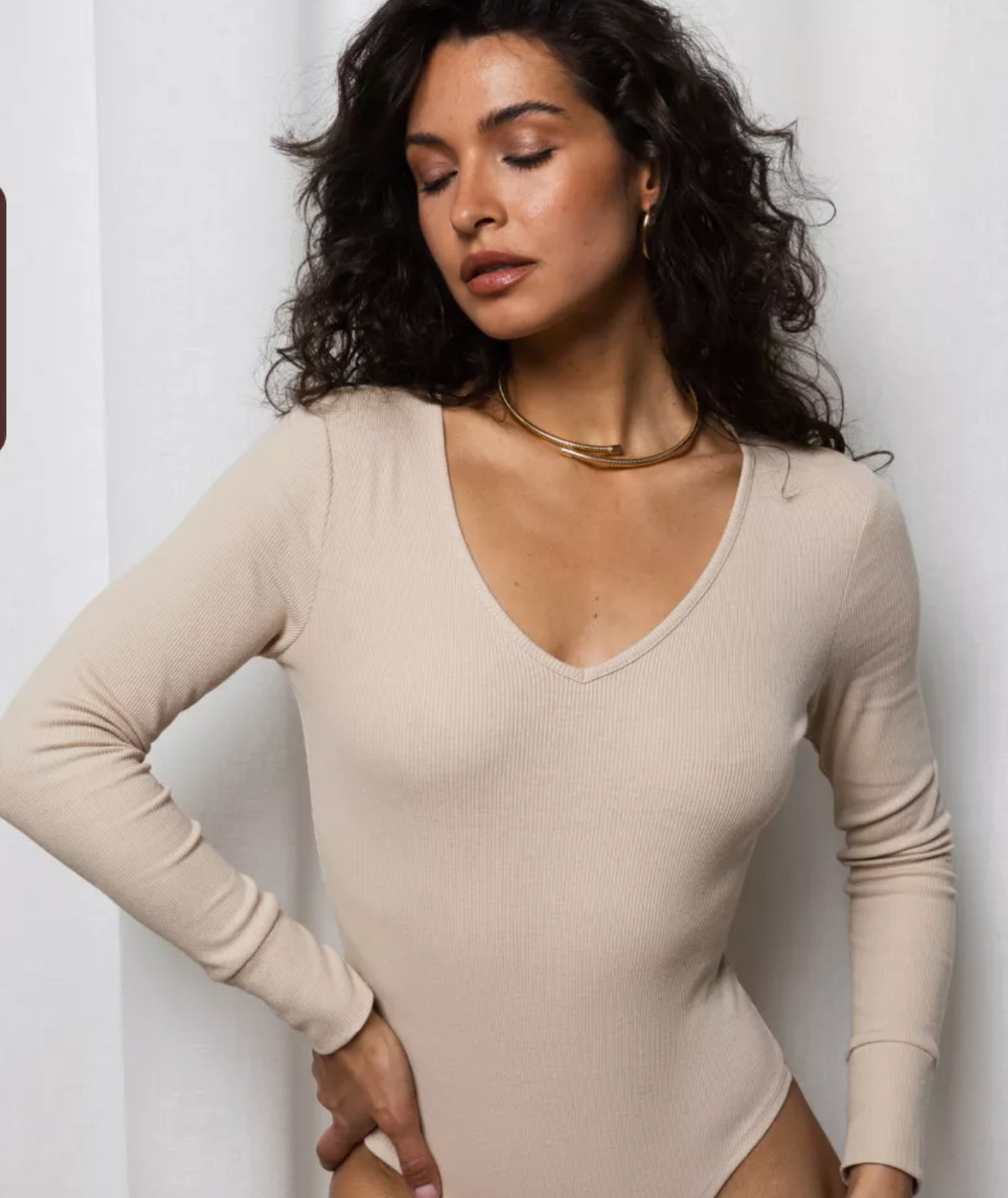 Бежевое Боди с треугольным вырезом 