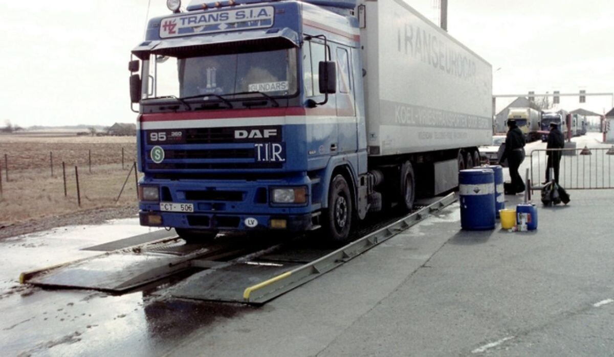     Взвешивание автомобилей. Источник: nsk.tsargrad.tv Автор фото: Victor Lisitsyn