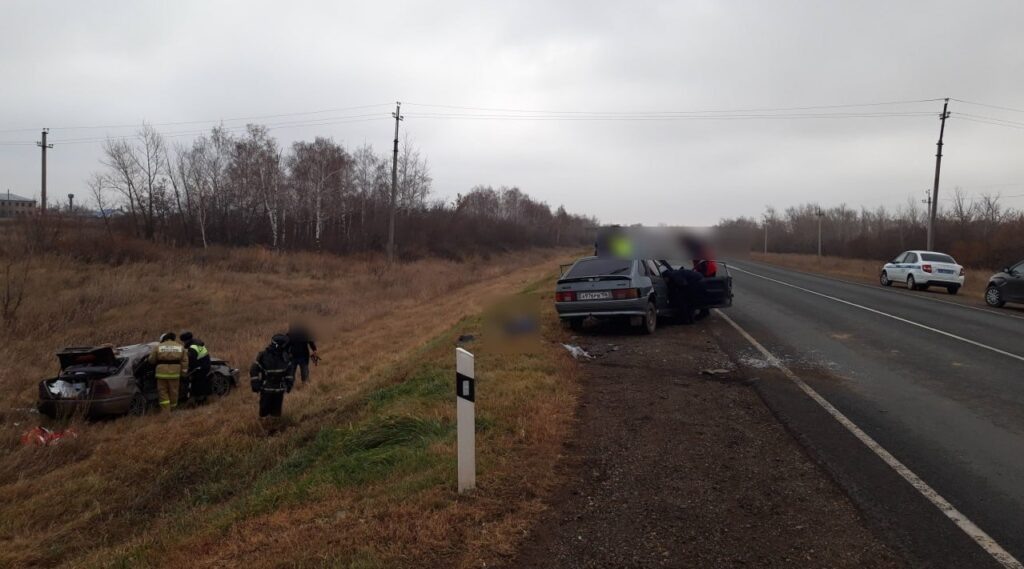    Водитель и пассажир погибли в лобовом ДТП в Шарлыкском районе Оренбуржье