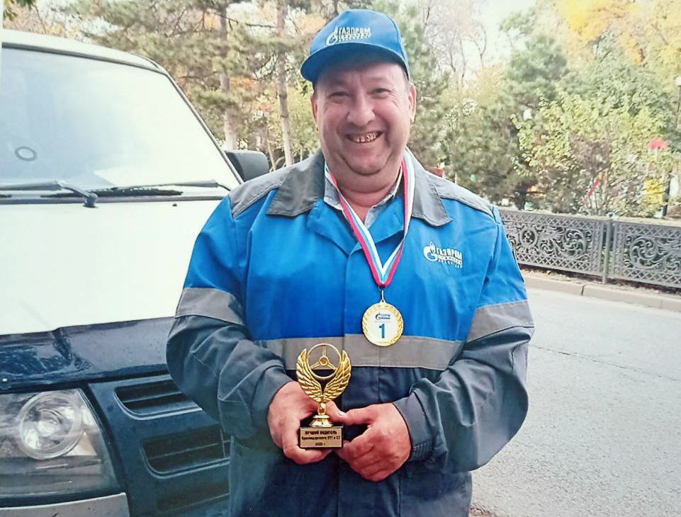 В 2022 году Константин Сулейманов стал первым в личном зачёте от Черноморской колонны в смотре-конкурсе «Лучший водитель автомобиля»