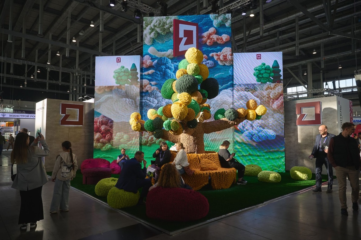 Арт-объект компании «Первостроитель» на форуме