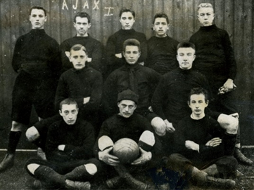 Первая команда «Аякса» в сезоне 1900-1901 годов. Фото: (future.com)