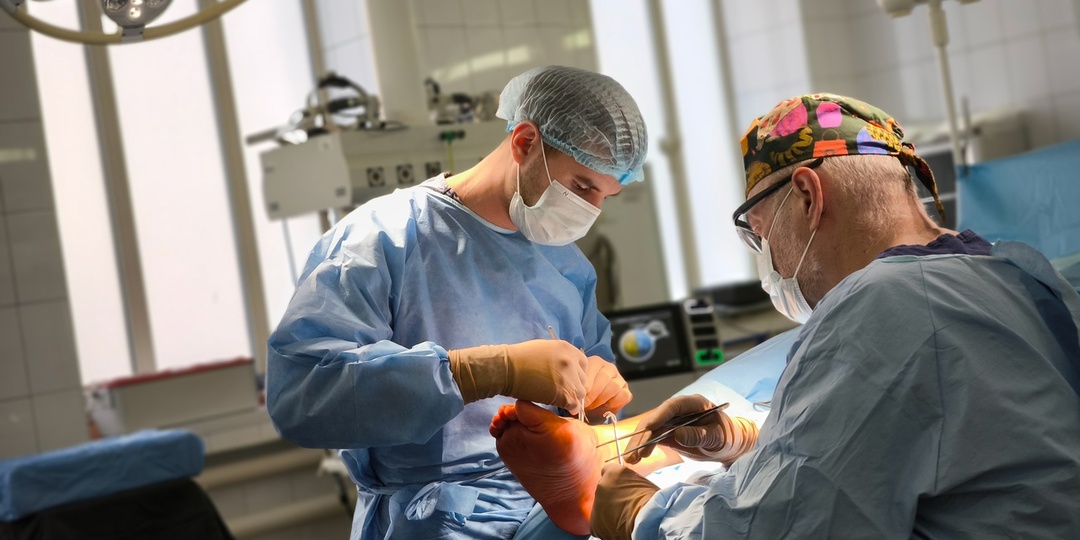 Хирурги-ортопеды Новосибирского НИИТО проводят сложные операции пациентам с разрушенными диабетом стопами