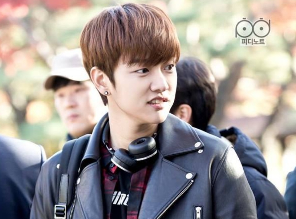 Кадр из дорамы " Легенды синего моря"