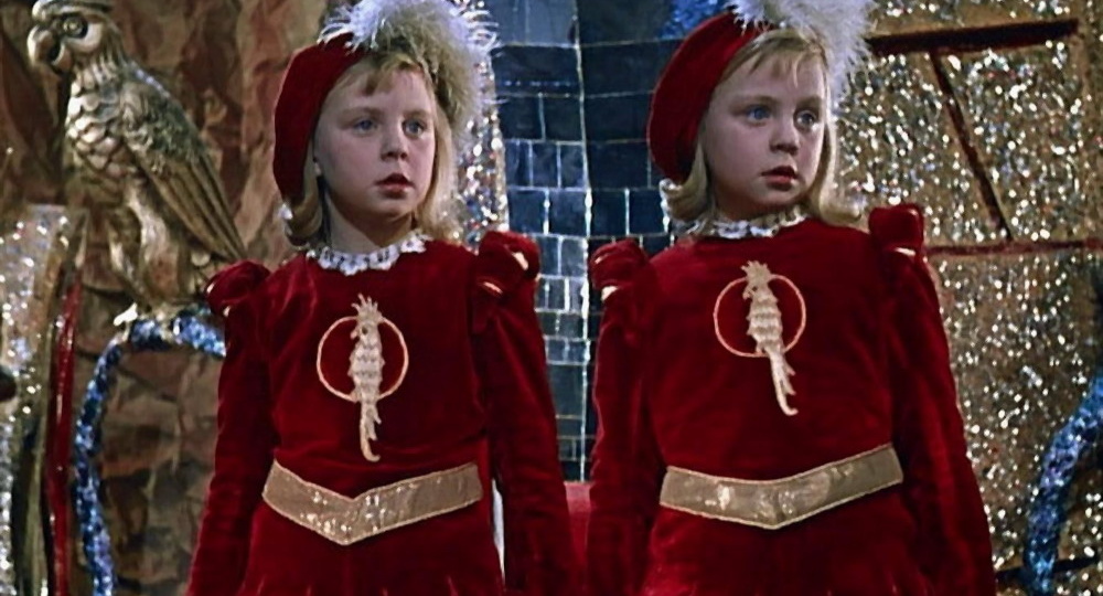 Сёстры Оля и Таня Юкины: маленькие звёзды фильма-сказки "Королевство кривых зеркал"