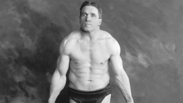  В том числе постоянно указывают на главную уязвимую зону – неразвитые грудные мышцы.