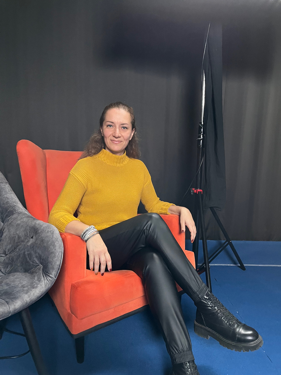 Просто свежее фото) Почти звезда на интервью)) [на самом деле просто в перерыве на мероприятии]