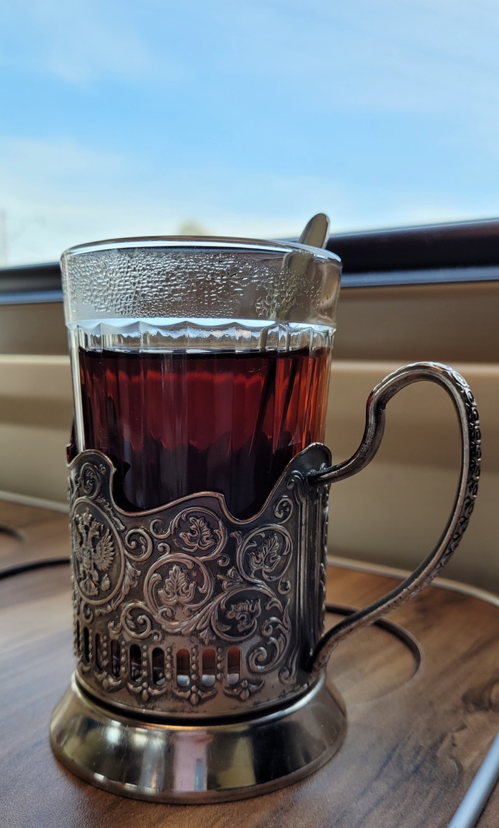 Первым делом сделала себе чай 