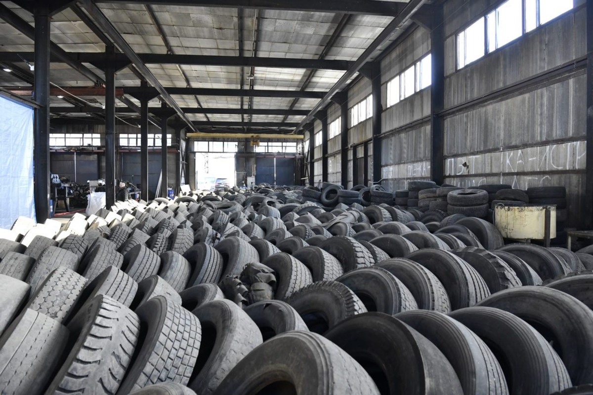    Переработка грузовой резины. Фото: "Республика" / Оксана Кудряшова