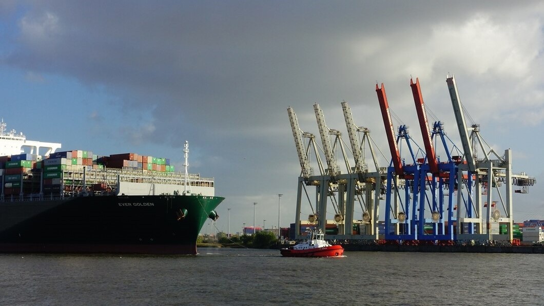    Развитие портовой инфраструктуры штата Гуджарат стало одним из двигателей экономики Индии