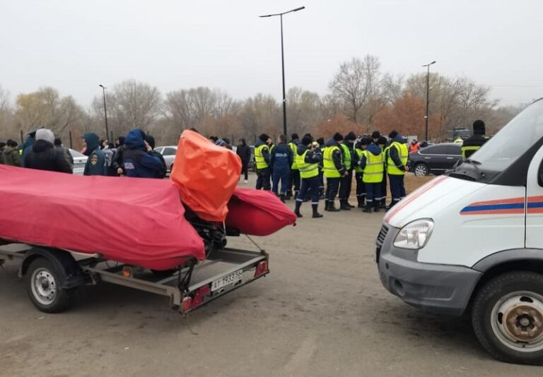    В Оренбурге третий месяц не прекращаются поиски утонувшего в Урале подростка Марина Шарт