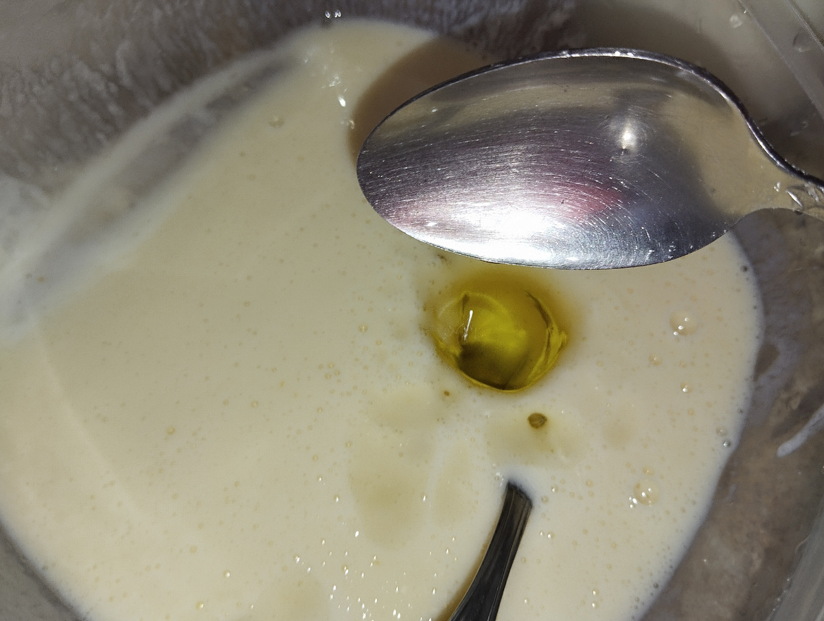 Добавляем растительное масло.