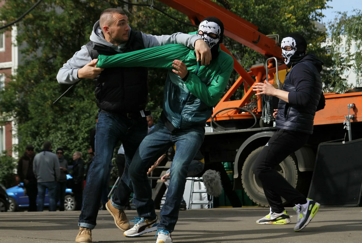 Кадр из фильма "Около футбола" (2013)