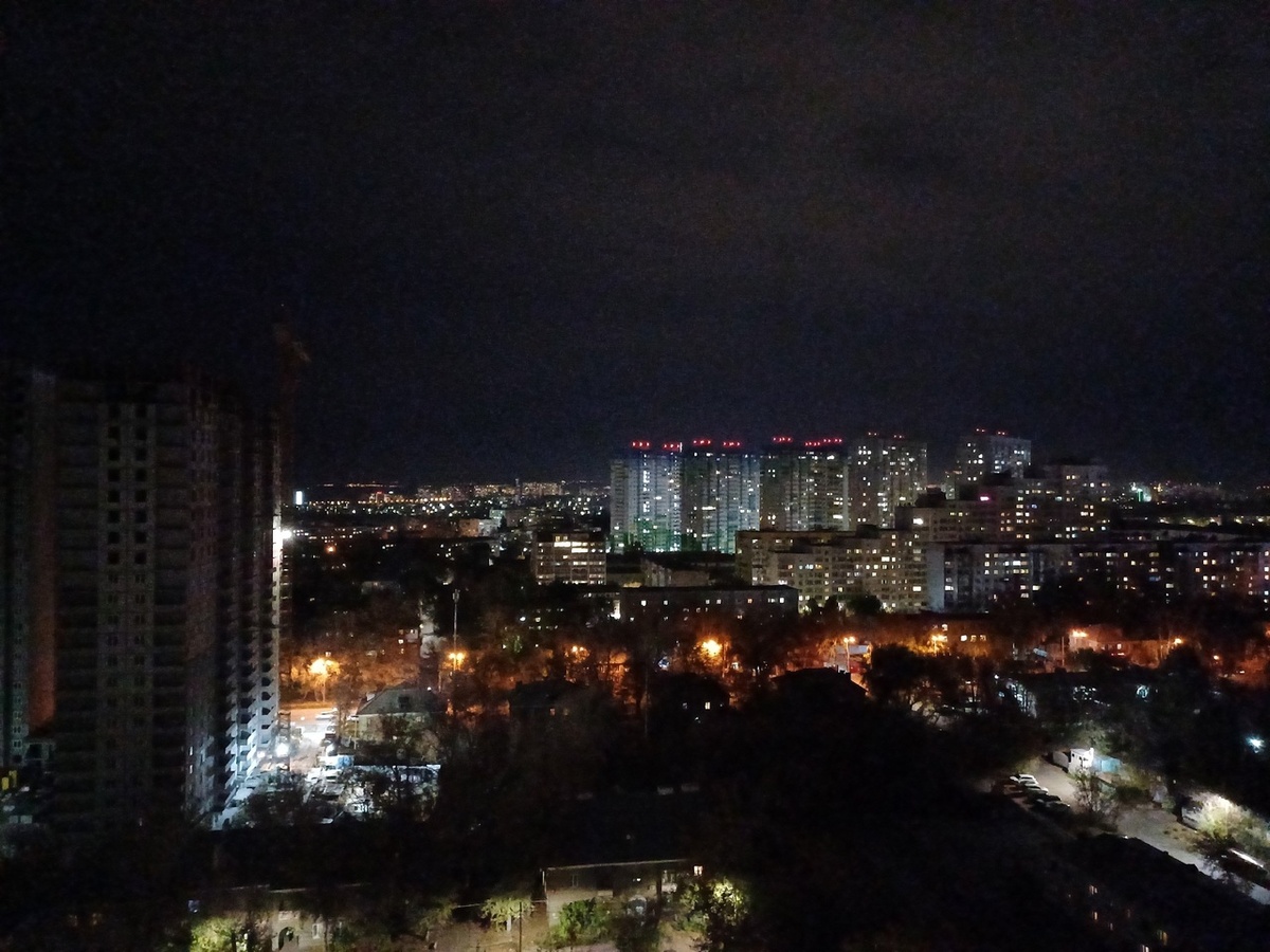 Корабельная где-то рядом, буквально в 5 минутах пешком