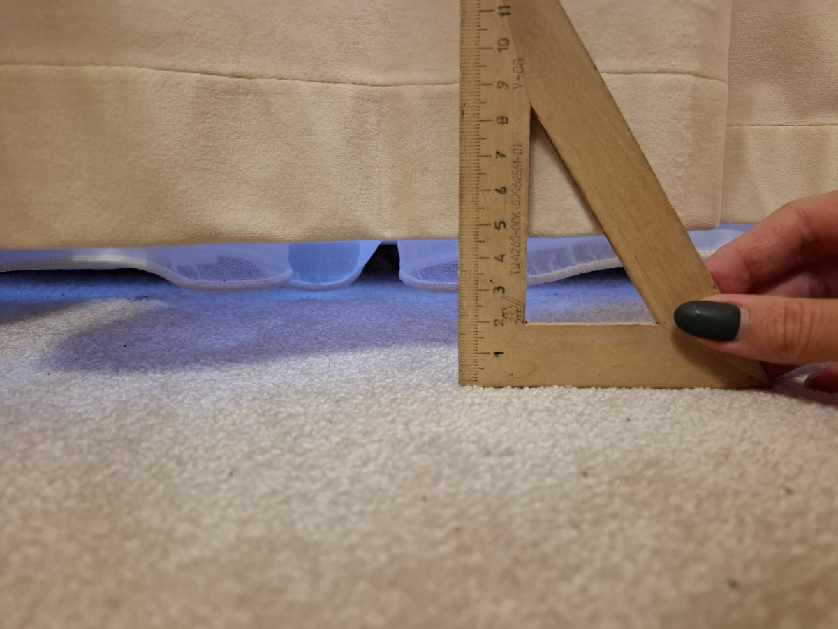 Раньше они висели прям до ковролина.