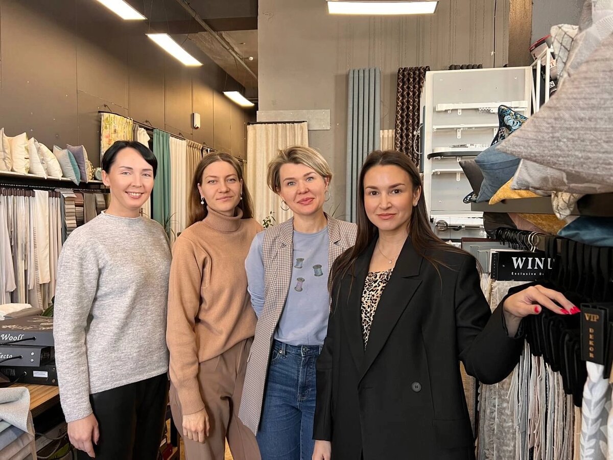 Состоялись презентации новой коллекции тканей фабрики Safeco (Сафеко) в нескольких салонах города Новосибирска (FABRICA | Шторы Новосибирск, салон штор "Декатель"), которая привлекла внимание дизайнеров, архитекторов, декораторов. Участники встречи смогли лично оценить качество материалов, их текстуру и цветовые решения. 