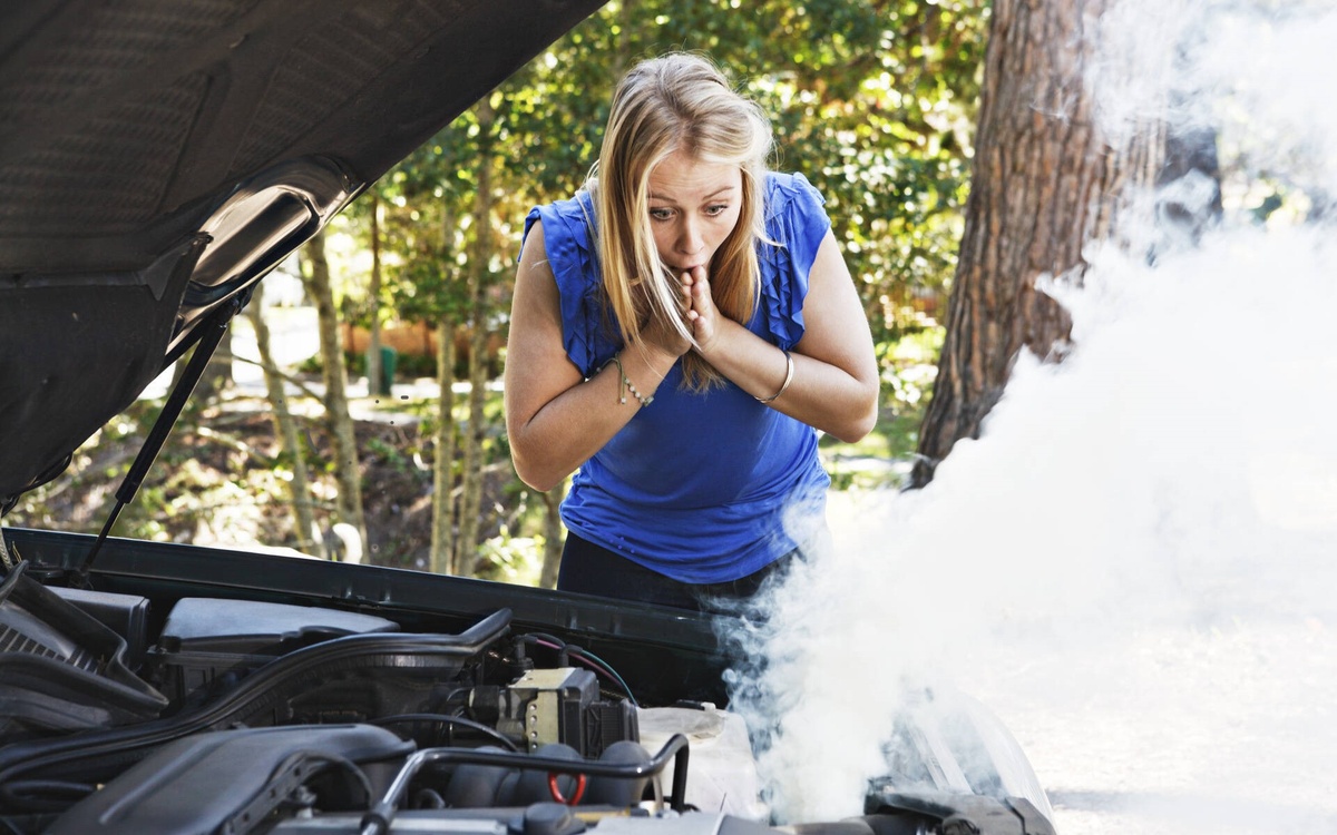 Перегрелся двигатель автомобиля в дороге. Что делать