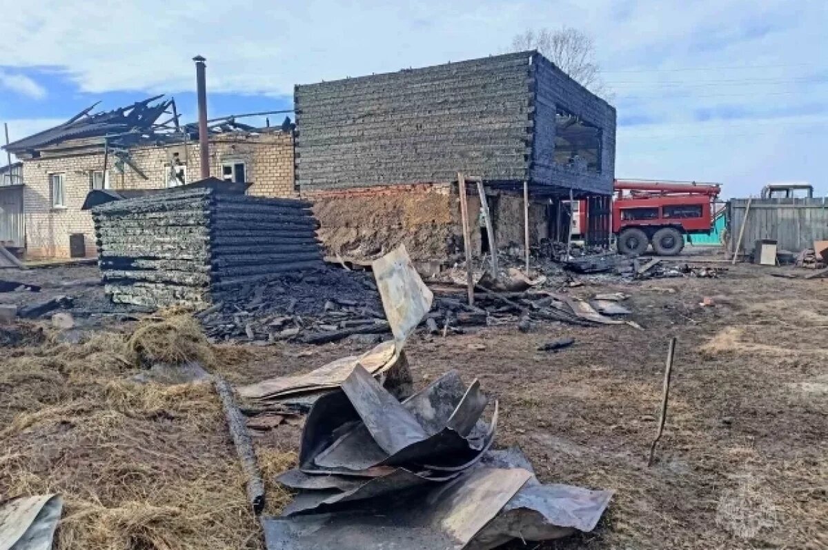    В Удмуртии мать с четырьмя детьми спасалась от пожара через окно