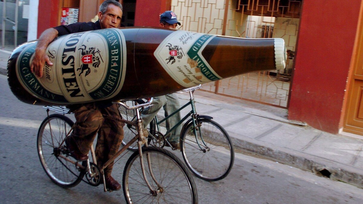 Спешит наполнять ванну пивом 