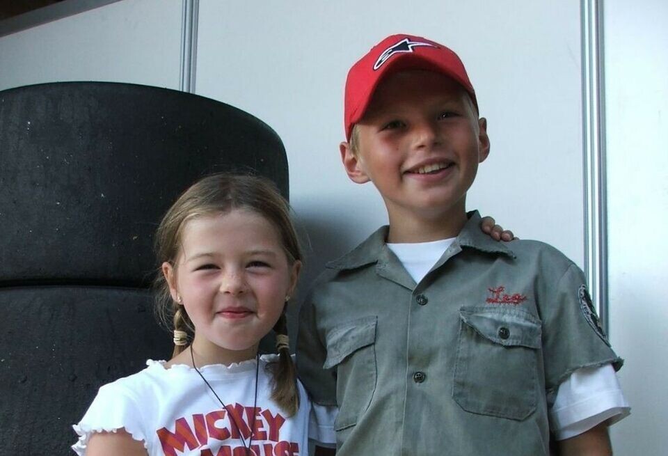    Макс Ферстаппен выложил детское фото с сестройСтраница Макса Ферстаппена в соцсетях