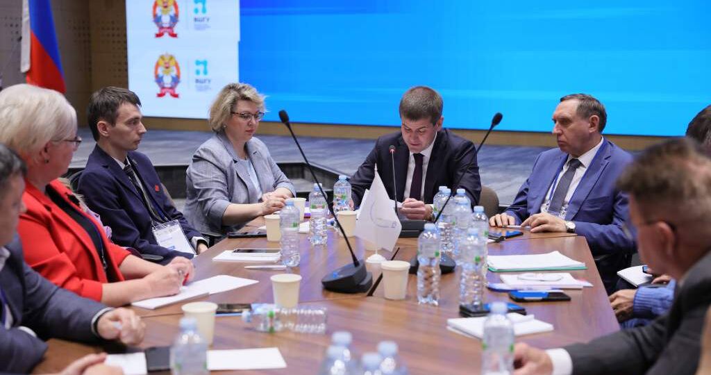 Главы муниципалитетов России приняли участие в обсуждении законопроекта о местном самоуправлении